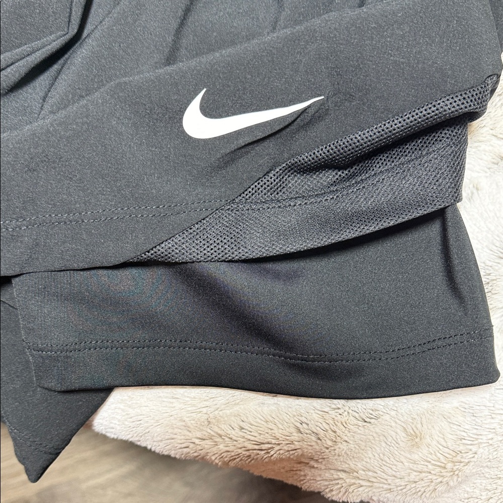 Nike Women's Woven Flex 2 in 1 Shorts with compression liner. Small - Picture 3 of 6